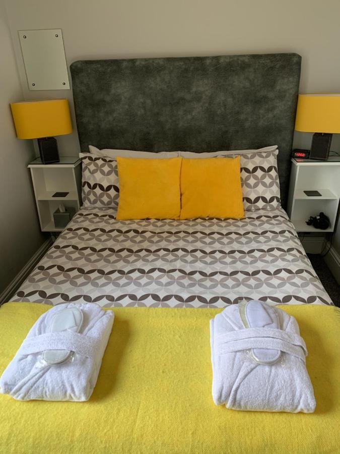 Armada Guesthouse เรดคาร์ ภายนอก รูปภาพ